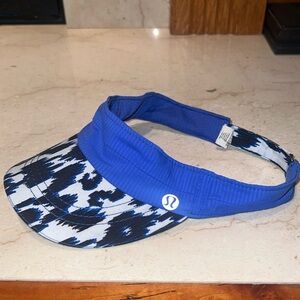 NEW WITHOUT TAGS Lululemon Run Blue Print Visor